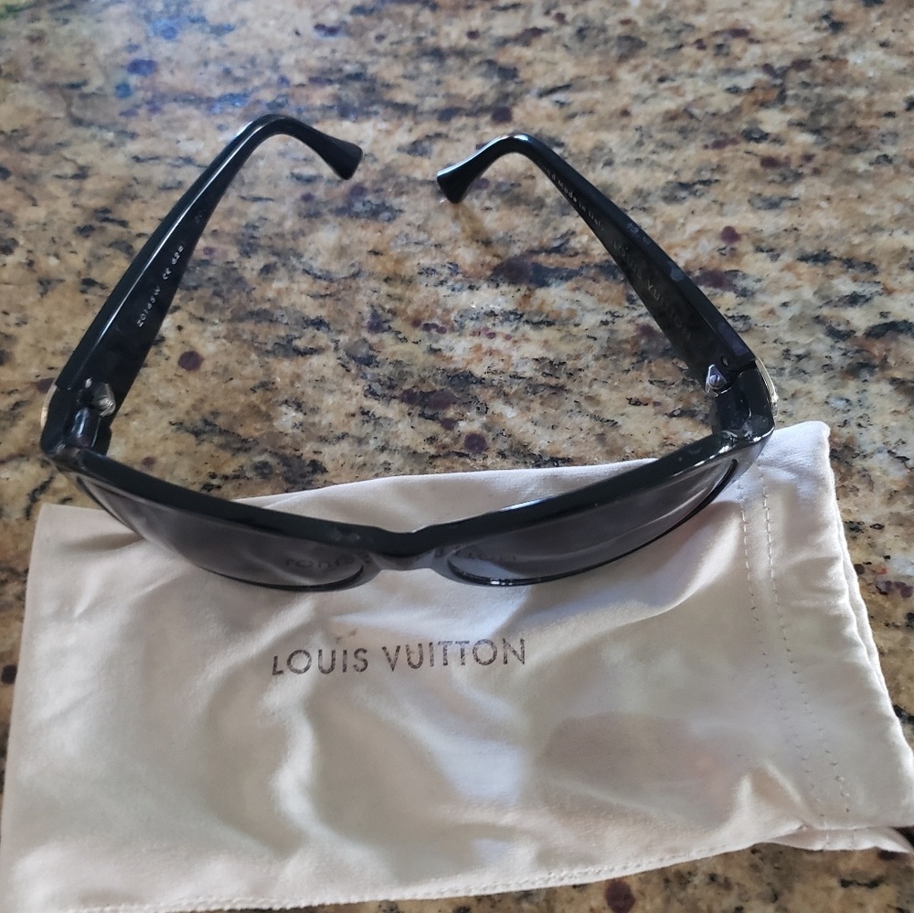 Sunglasses - Picture 2 of 5